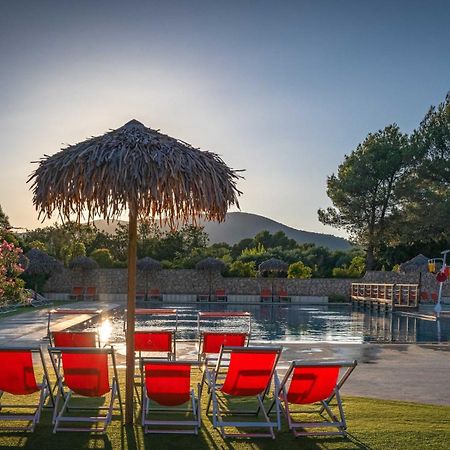 Camping Les Hautes Prairies Lourmarin Ngoại thất bức ảnh