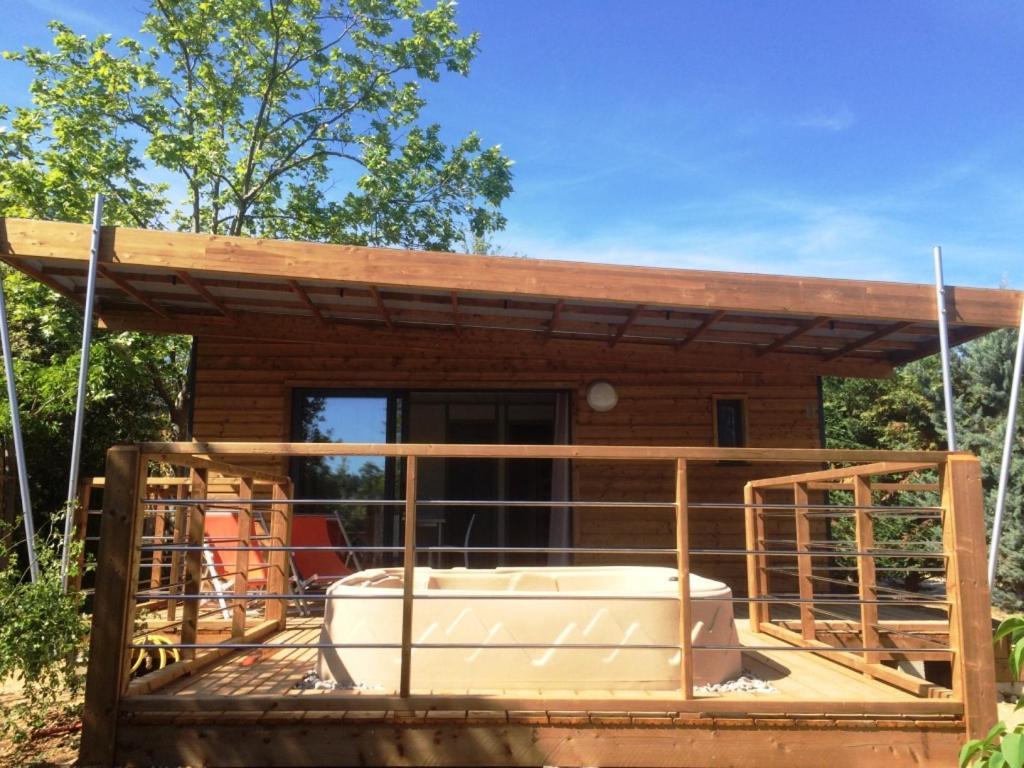 Camping Les Hautes Prairies Lourmarin Ngoại thất bức ảnh