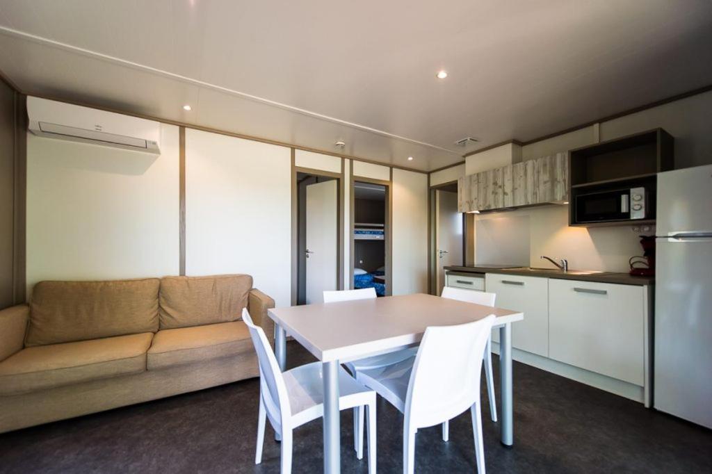Camping Les Hautes Prairies Lourmarin Ngoại thất bức ảnh