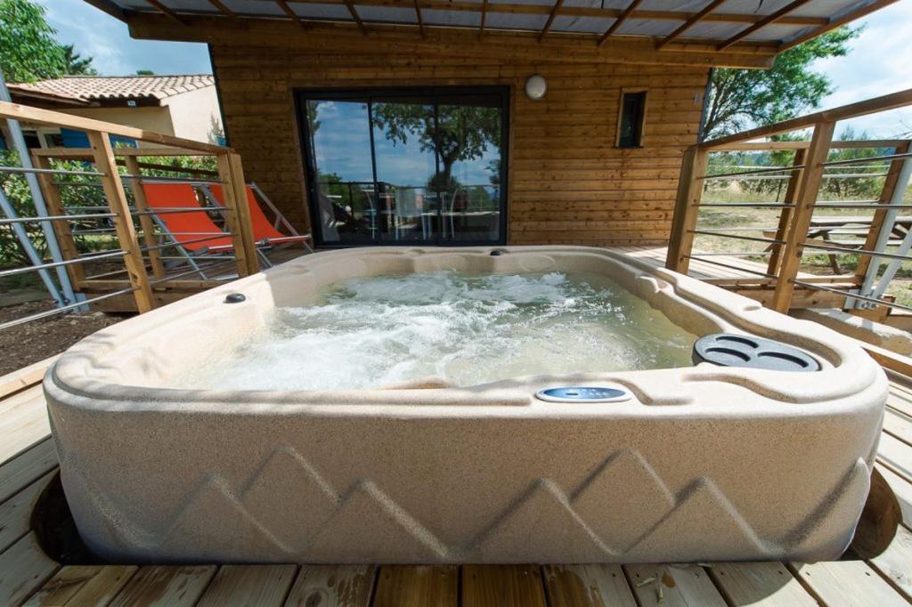 Camping Les Hautes Prairies Lourmarin Ngoại thất bức ảnh