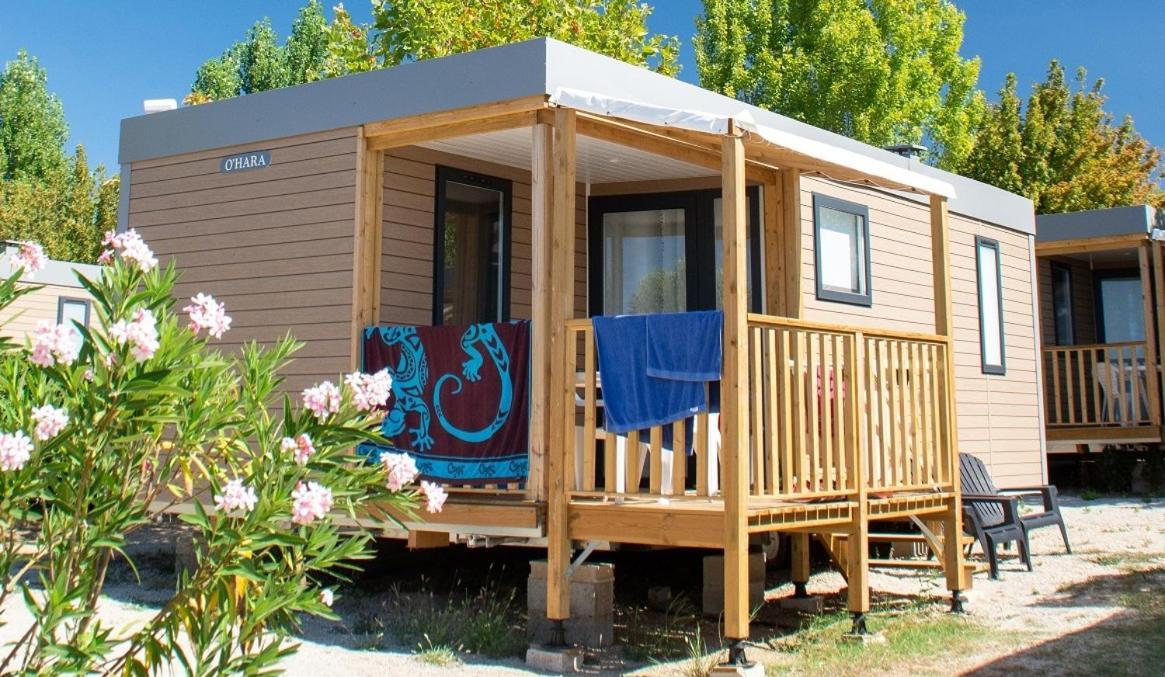 Camping Les Hautes Prairies Lourmarin Ngoại thất bức ảnh