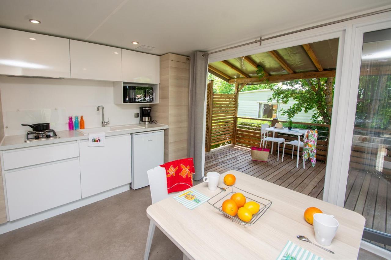 Camping Les Hautes Prairies Lourmarin Ngoại thất bức ảnh