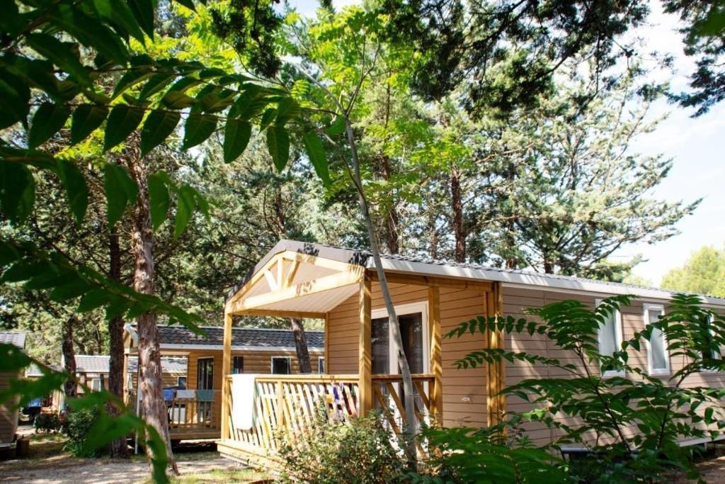 Camping Les Hautes Prairies Lourmarin Ngoại thất bức ảnh