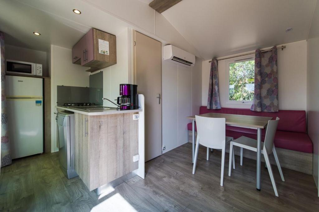 Camping Les Hautes Prairies Lourmarin Ngoại thất bức ảnh