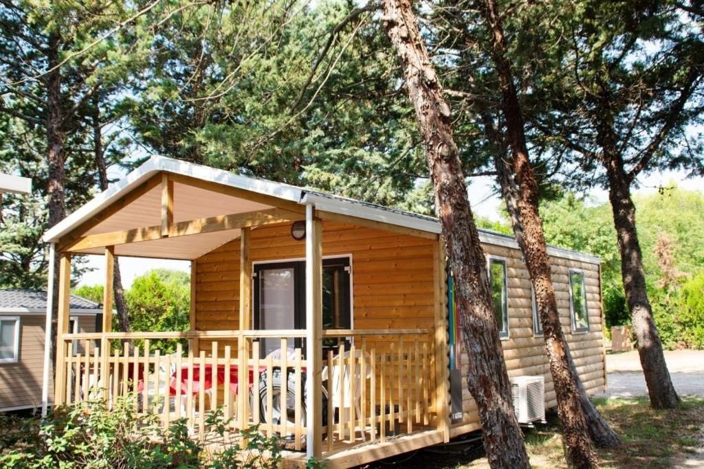 Camping Les Hautes Prairies Lourmarin Ngoại thất bức ảnh