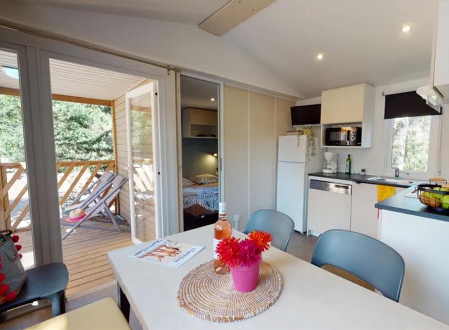 Camping Les Hautes Prairies Lourmarin Ngoại thất bức ảnh